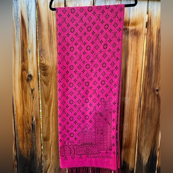 Louis Vuitton Women’s Scarf - Picture 1 of 6